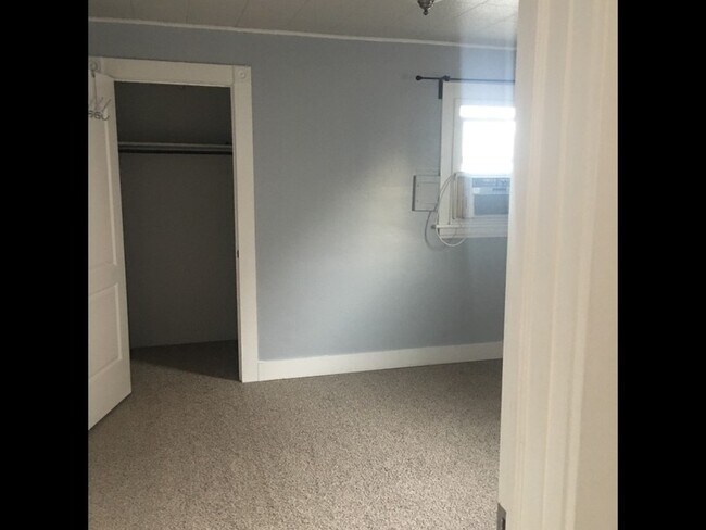 Building Photo - 705 500 N