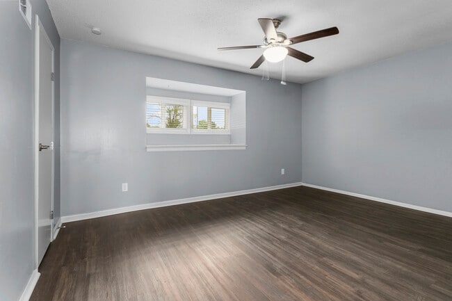 Building Photo - 561 NW Valleybrook Rd