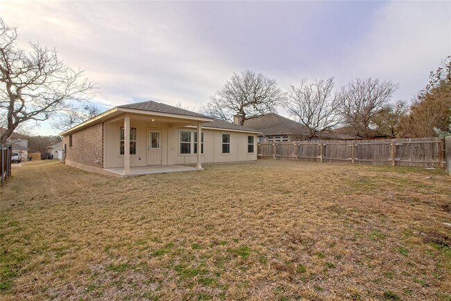 Building Photo - 713 Hedgewood Dr