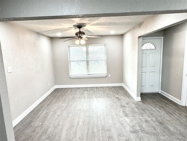 Building Photo - 6321 Apache Dr