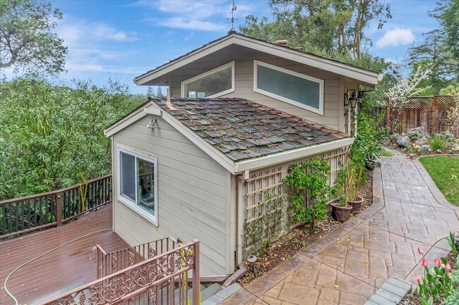 Building Photo - 16101 Matilija Dr