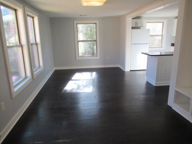 Building Photo - 627 Burson Ave