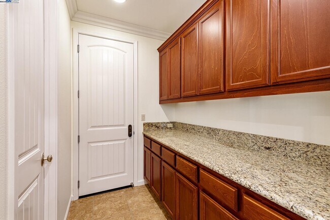 Building Photo - 2131 Chamomile Ct