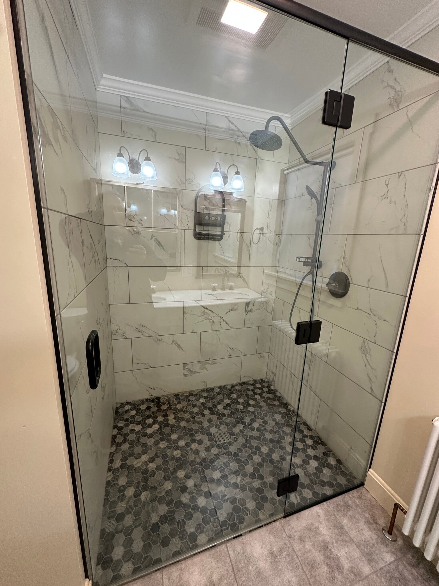 Building Photo - 4 Maple Ave