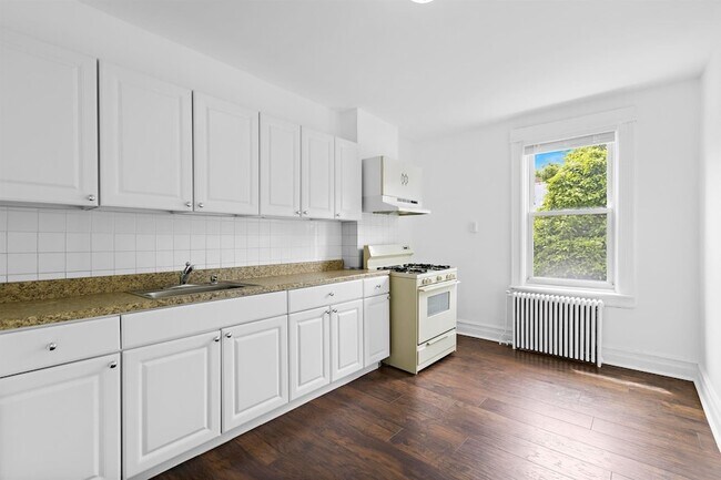 Building Photo - 117 57th St