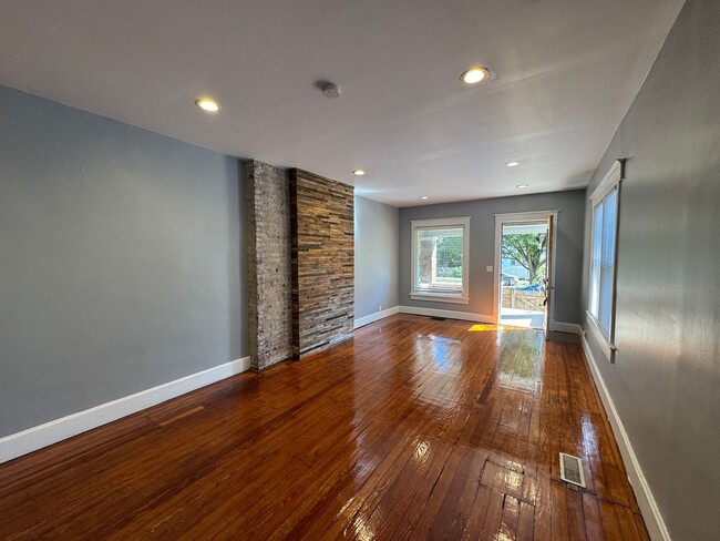 Building Photo - 1020-1022 S Randolph