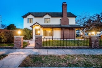 Building Photo - 8 Pearl St