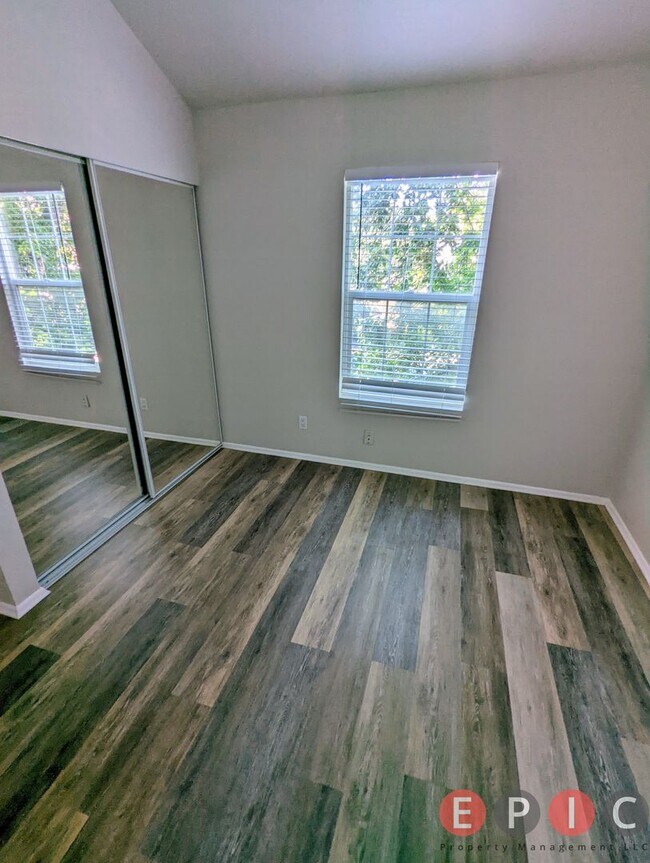Building Photo - Beautiful Condo in Great Location!