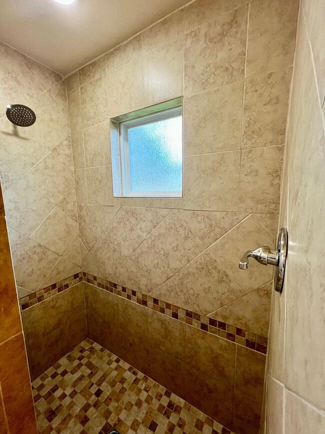 Building Photo - MUST SEE!! Rustic Style 3 Bedroom / 2 Bath...