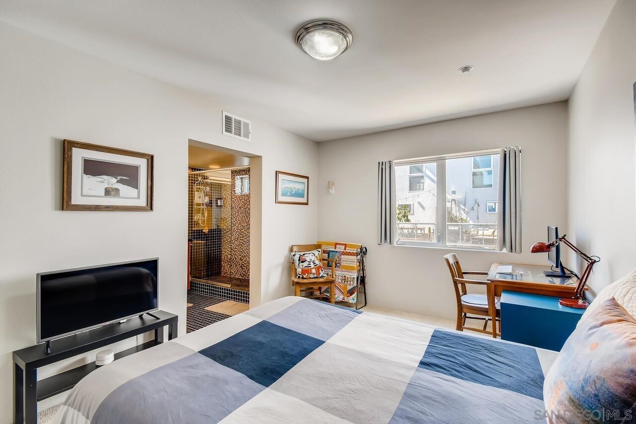 Building Photo - 991 Sigsbee St