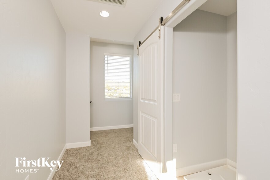 Building Photo - 4271 N Red Sun Pl