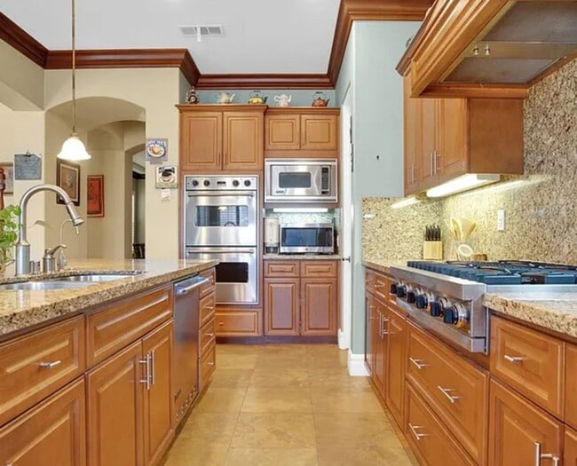 Building Photo - STUNNING STONEBROOK ESTATES HOME