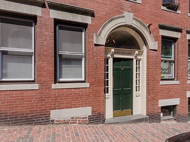 Building Photo - 33 Irving St