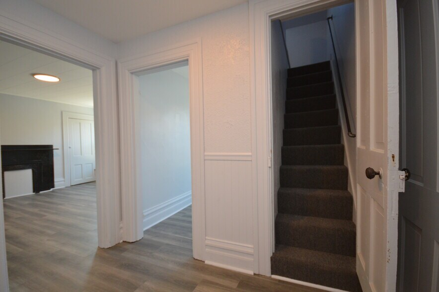 Building Photo - 113 Meade Ave