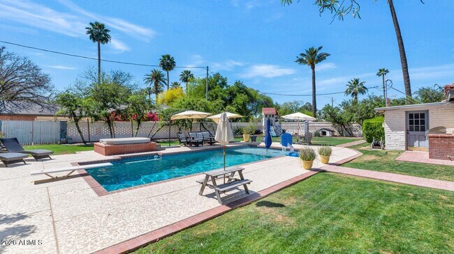 Building Photo - 1021 W Encanto Blvd