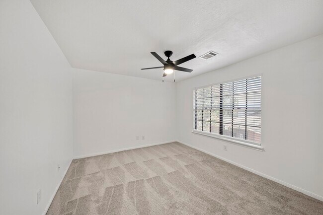 Building Photo - 2406 Parkwood Ln