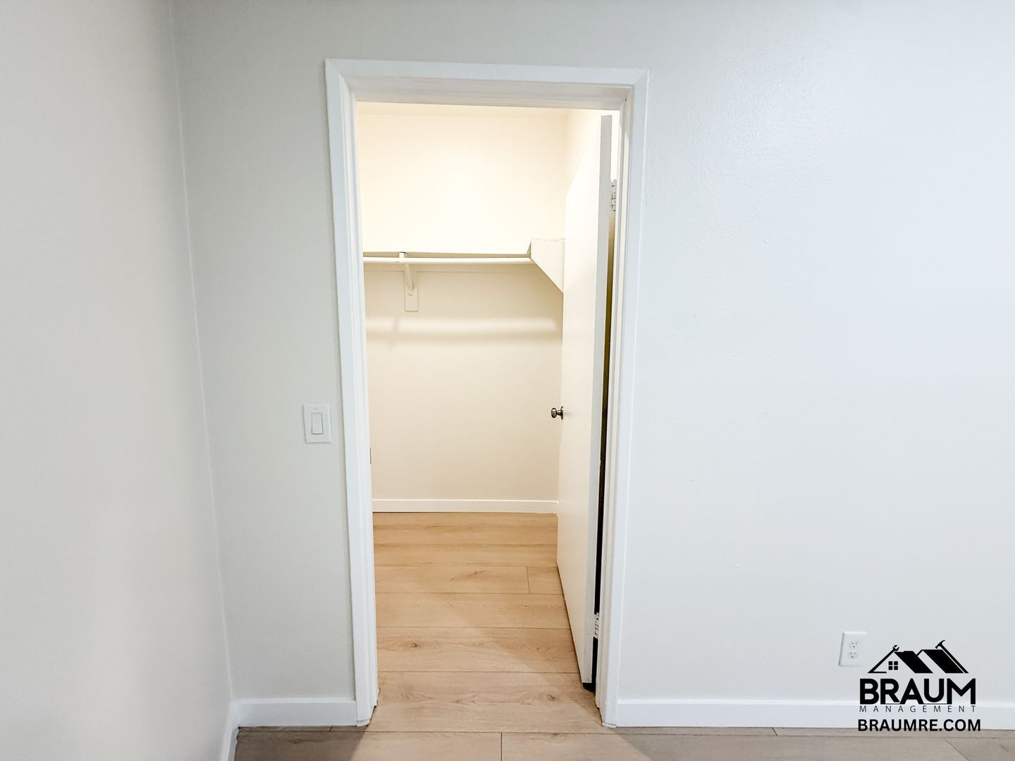 Building Photo - 11459 Collins St