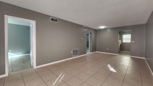 Primary Photo - 1424 Spring Lane Apt 1-4