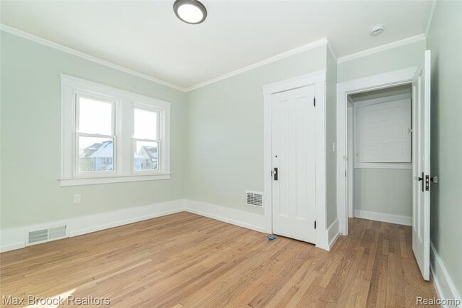 Building Photo - 3266 Collingwood St