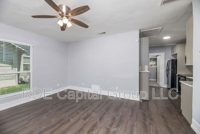 Building Photo - 5212 Parry Ave