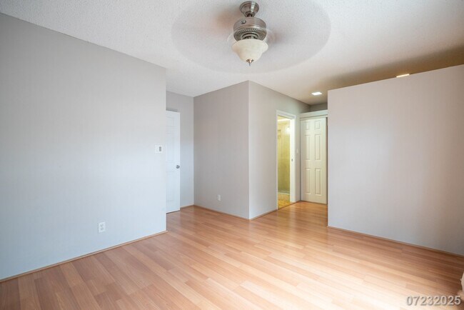 Building Photo - Move-In Ready! 3br, 2.5 ba in Makakilo, $3...