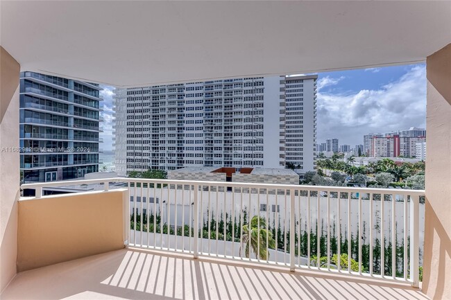 Building Photo - 1950 S Ocean Dr