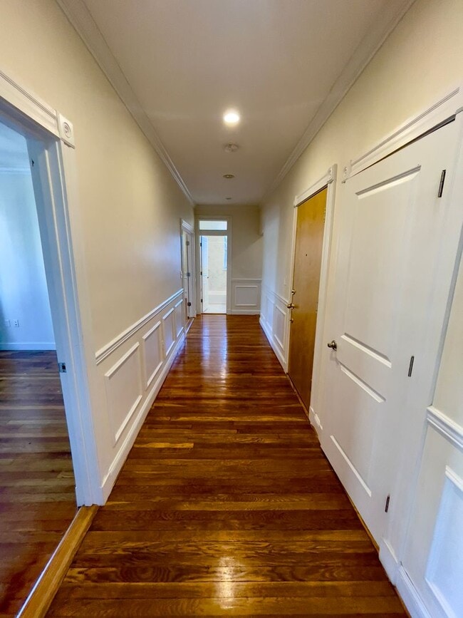 Building Photo - MISSION HILL 4BED $5600 ON HILLSIDE ST