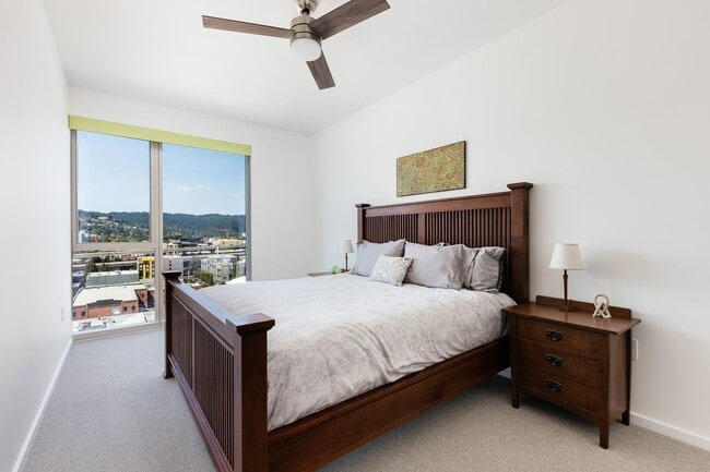 Building Photo - Modern Elegance at the Cosmopolitan on the Park