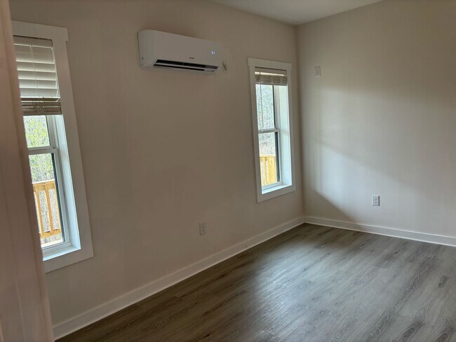 Building Photo - 200 Towne Overlook Dr