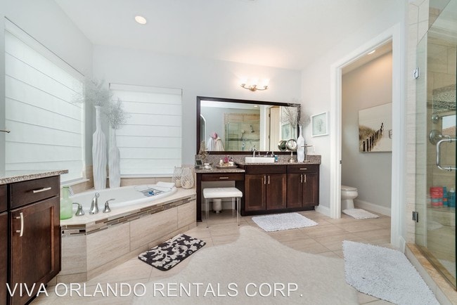 Building Photo - 10793 Royal Cypress Way