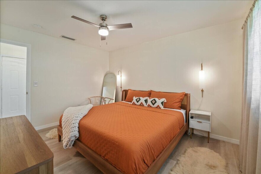 Building Photo - 113 Base Ave W