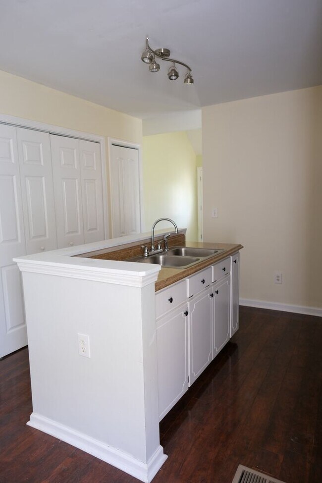 Building Photo - 3 Bedroom, 2 Bath house with fenced yard!