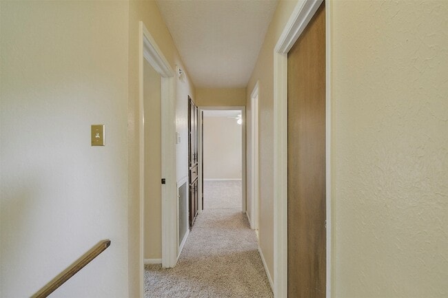 Building Photo - 13915 Roundstone Ln