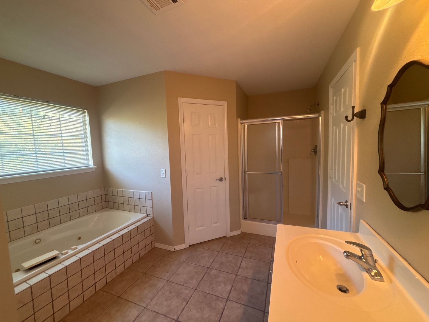 Building Photo - 1701 SW Elington St