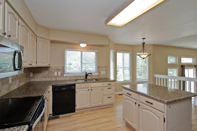 Building Photo - Beautiful 3BR Home in the Foothills of Golden