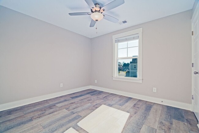 Building Photo - Peaceful Park Circle Retreat