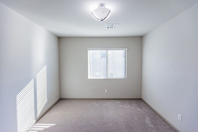 Building Photo - Rooftop Balcony