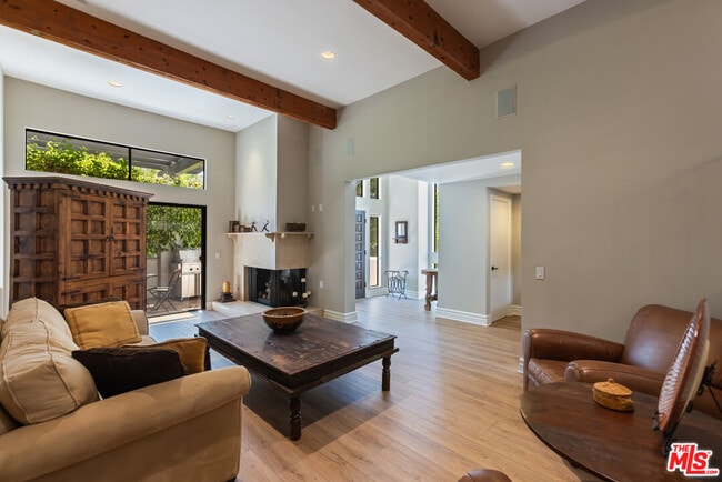 Building Photo - 1541 Palisades Dr