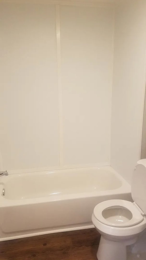 Building Photo - Spacious 2 Bedroom 1 Bathroom Home WIth Huge Backyard