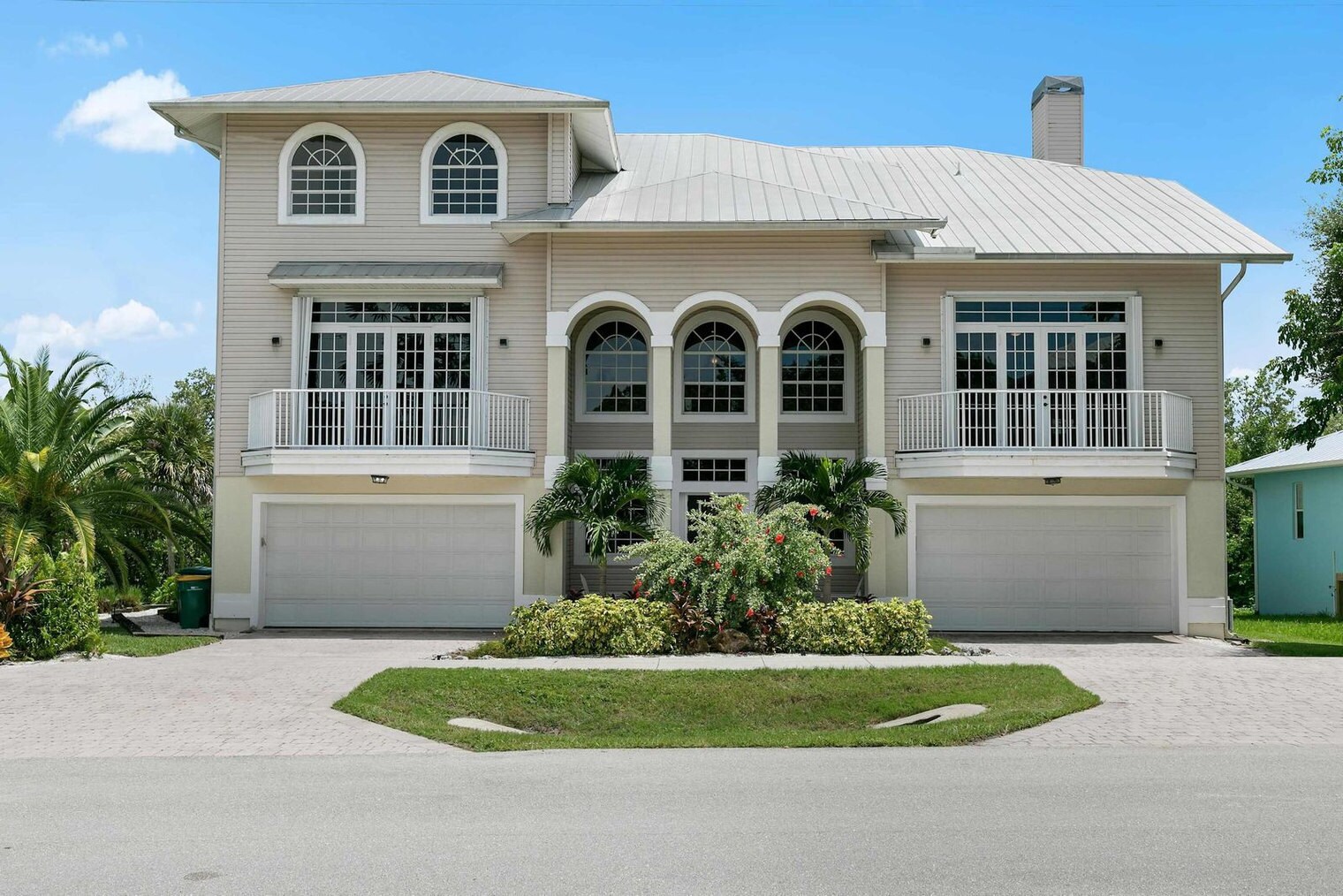 Building Photo - 1927 Sheffield Ave