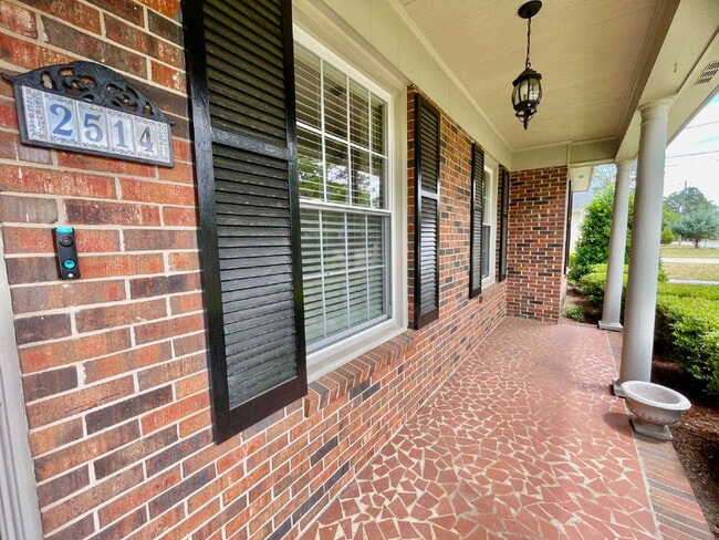 Building Photo - Charming 3-Bedroom Nest with 2 Full Baths ...