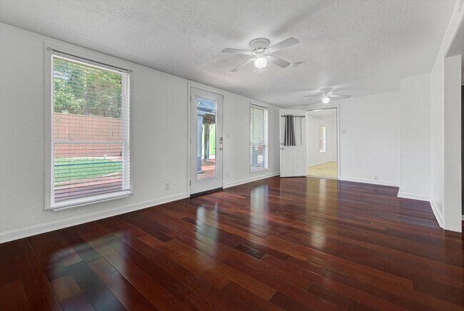 Building Photo - 116 Tarpon Ave