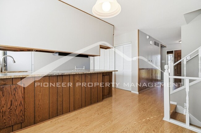 Building Photo - Spacious Home with 2 Car Garage and Centra...