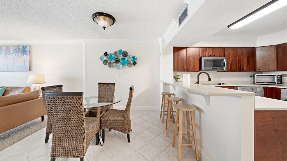 Building Photo - 7205 Thomas Dr