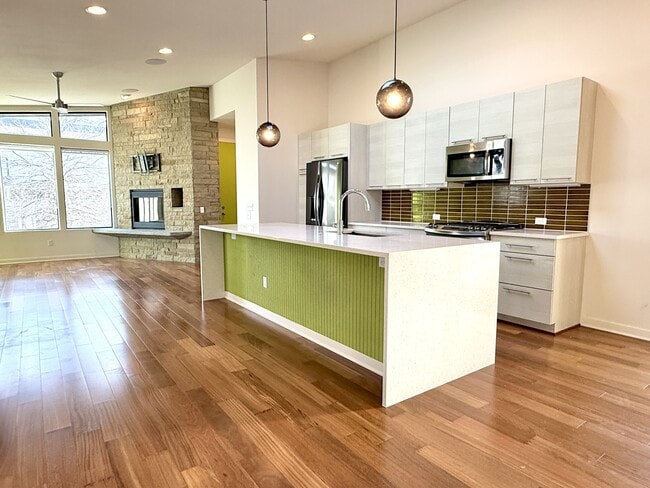 Building Photo - 416 Starlight Vlg Lp