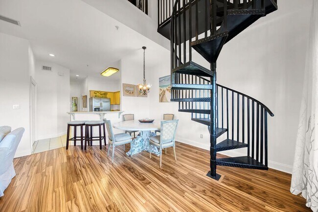 Building Photo - Fully furnished 3-Bedroom in The Plaza of Destin