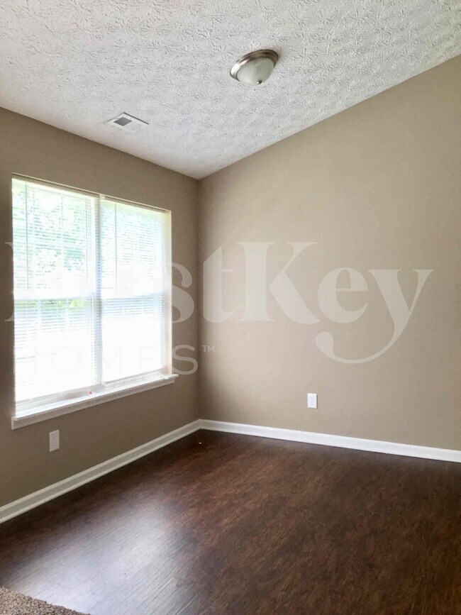 Building Photo - 10531 Moqui Ct