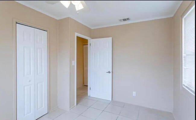 Building Photo - 808 W 4th St