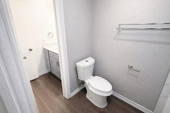 Building Photo - 16 Hill Top Ln