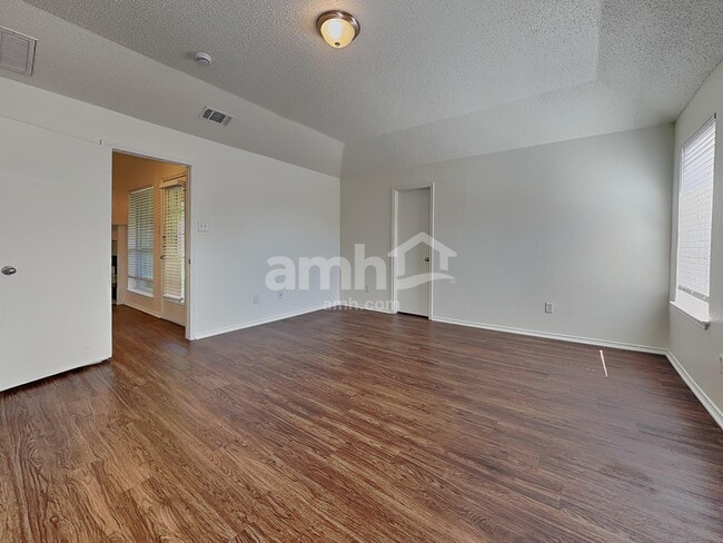 Building Photo - 818 La Sierra Ct
